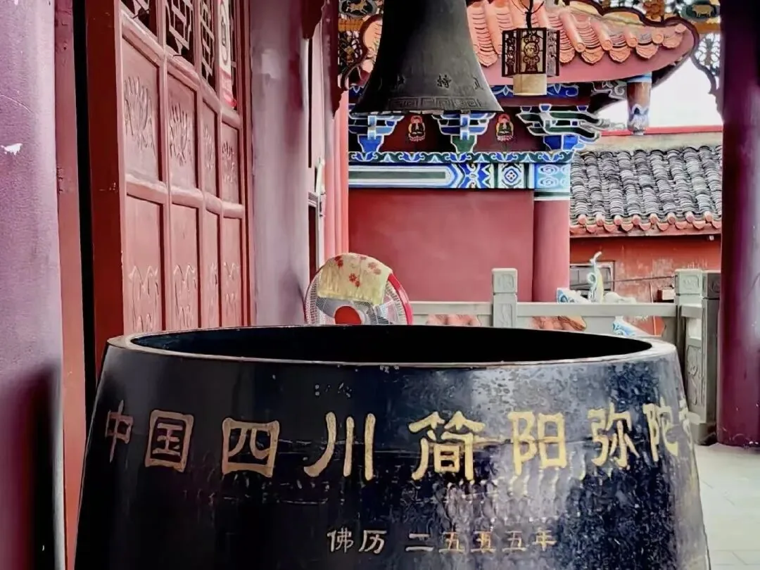 Mituo Temple complex by the Jiangxi River, built along the mountain